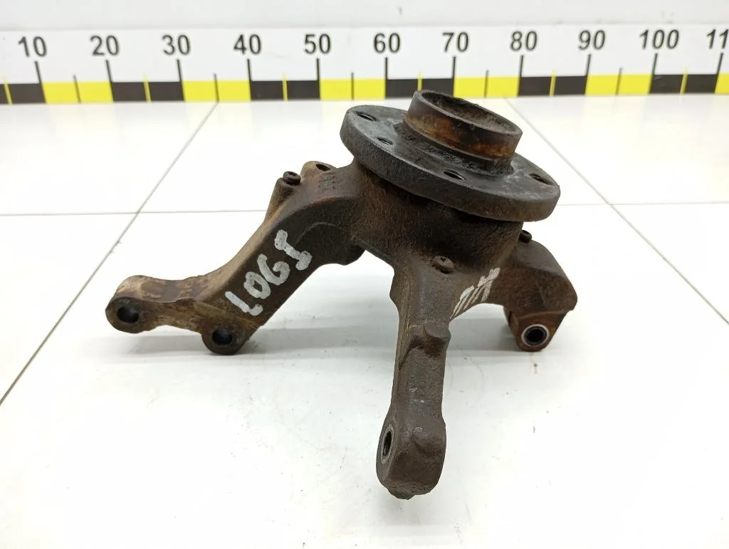 Кулак поворотный передний правый Renault Logan 1 2007 L90