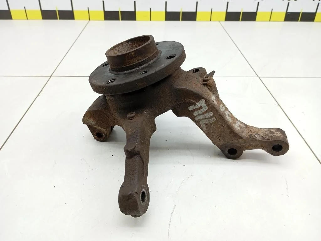 Кулак поворотный передний левый Renault Logan 1 2007 L90