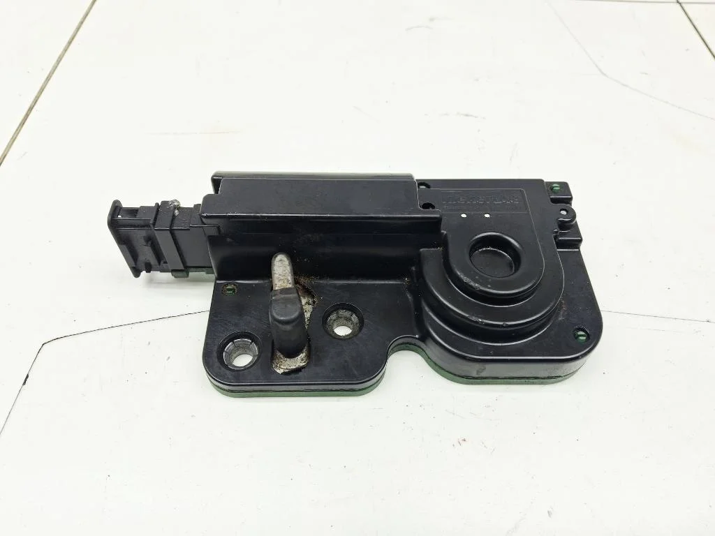 Доводчик двери багажника Porsche Cayenne 1 2007 957