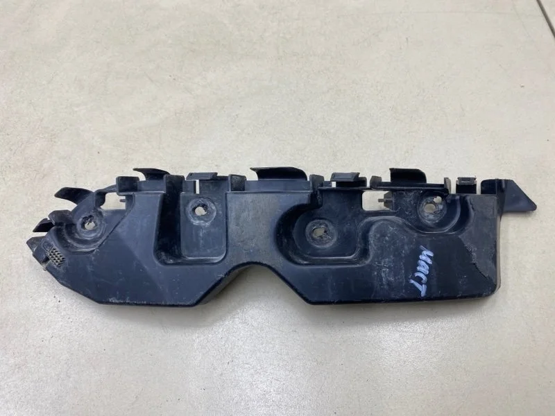 Кронштейн бампера передний правый Renault Duster 1