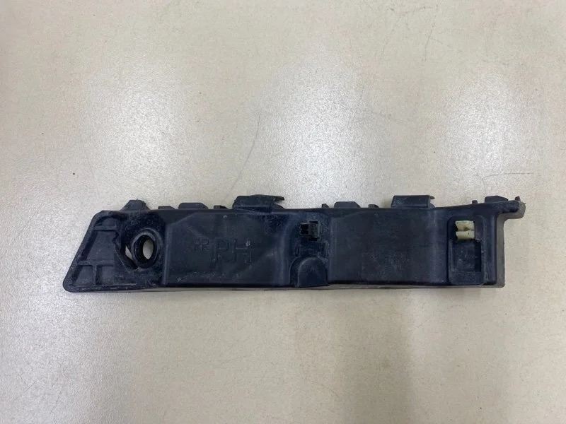 Кронштейн бампера передний правый Kia Sportage 4