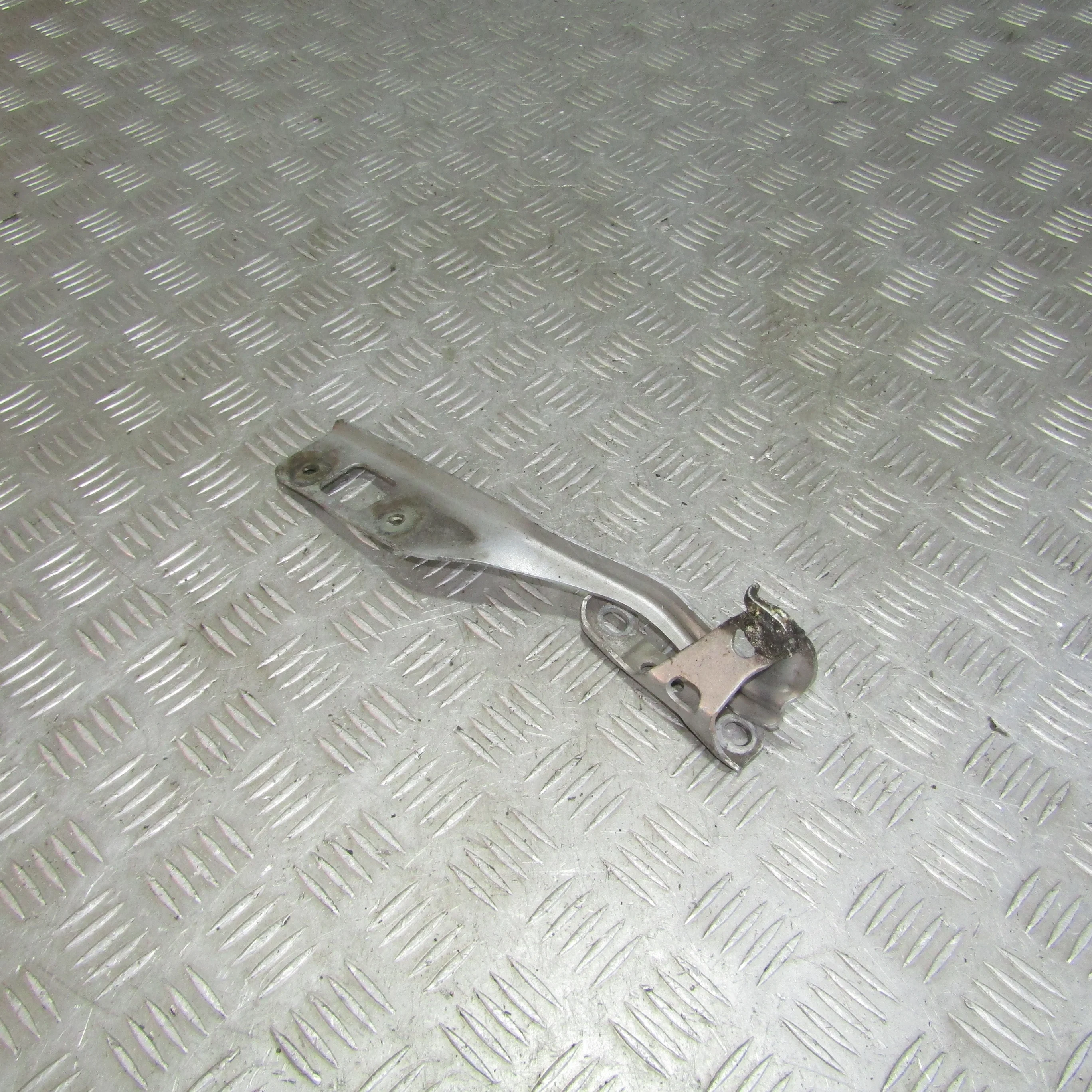 Петля капота правая HONDA Civic VIII (2005—2009)