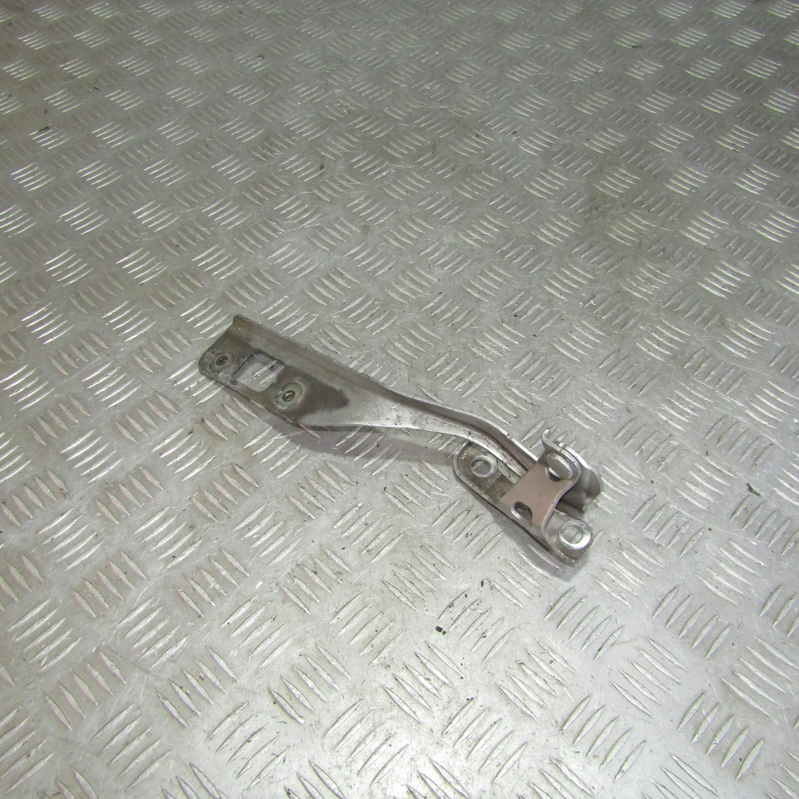 Петля капота правая HONDA Civic VIII (2005—2009)