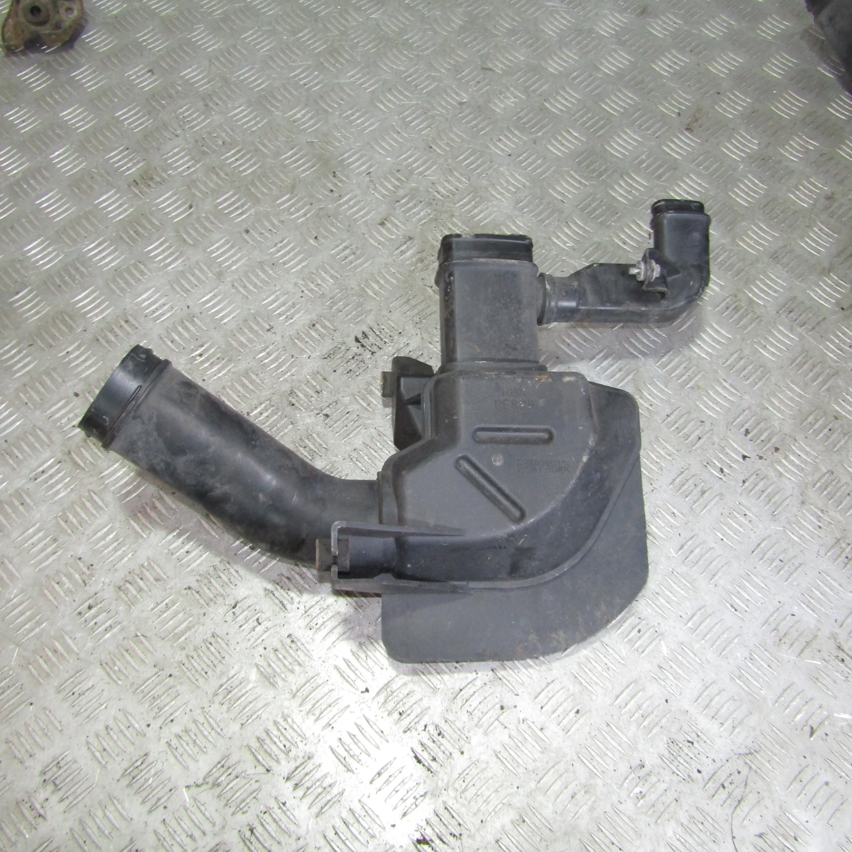 Резонатор воздушного фильтра HONDA Civic VIII (20