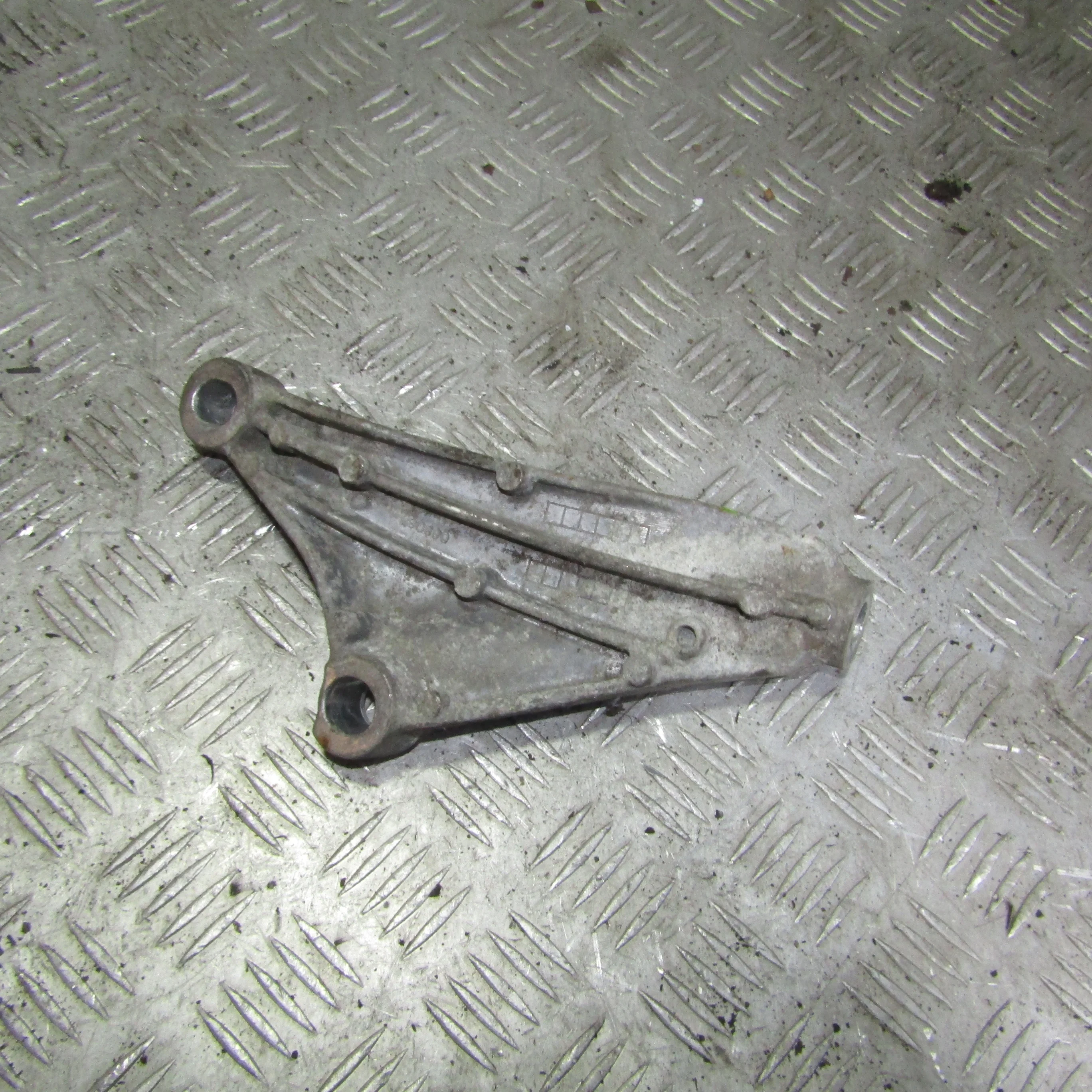 Кронштейн двигателя правый HONDA Civic VIII (2005