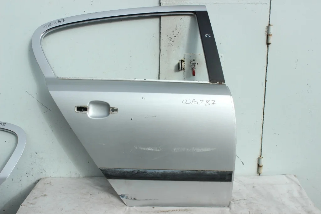 Дверь задняя правая хэтчбек Opel Astra H ДВ287