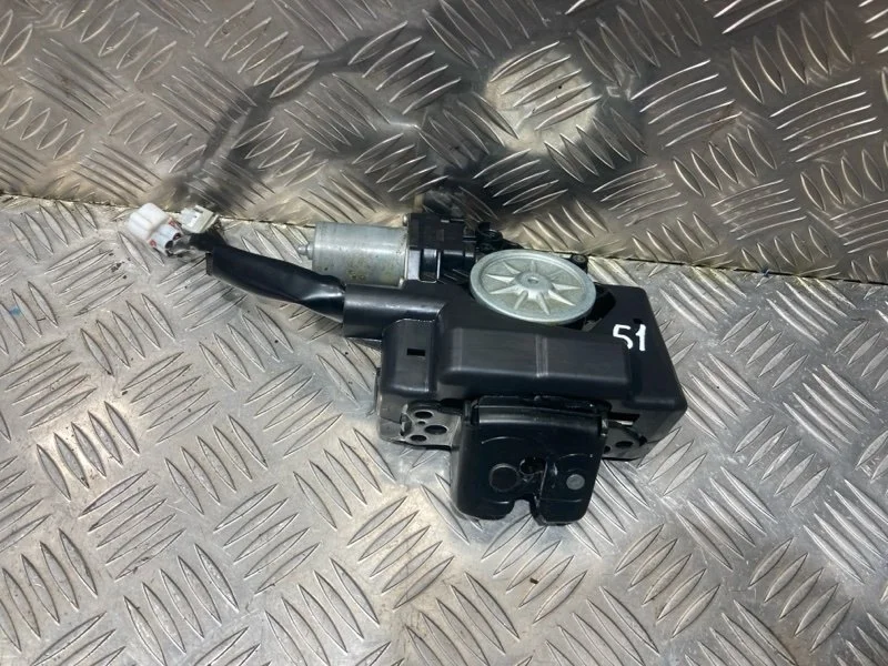 Замок двери багажника верхней TOYOTA Land Cruiser 2019 6935060191 URJ202 1VD-FTV 4.5, задний