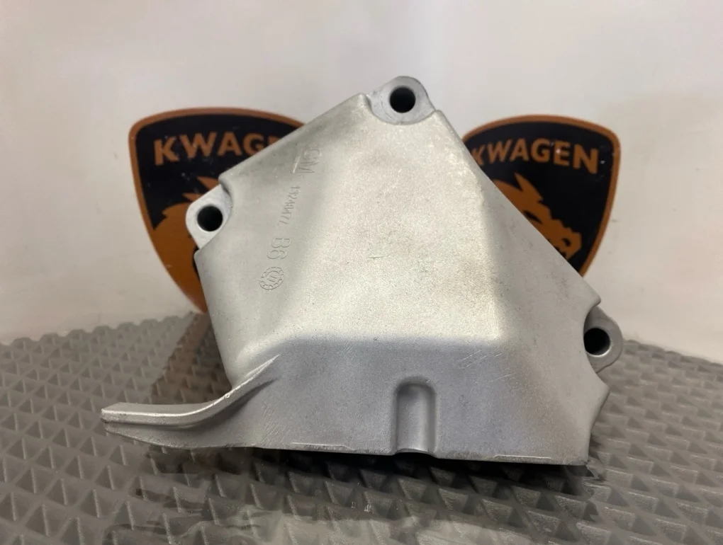 Кронштейн двигателя Opel Astra 2011 J