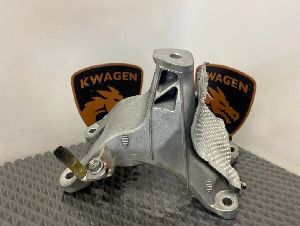 Кронштейн двигателя Audi A4 2013 B8