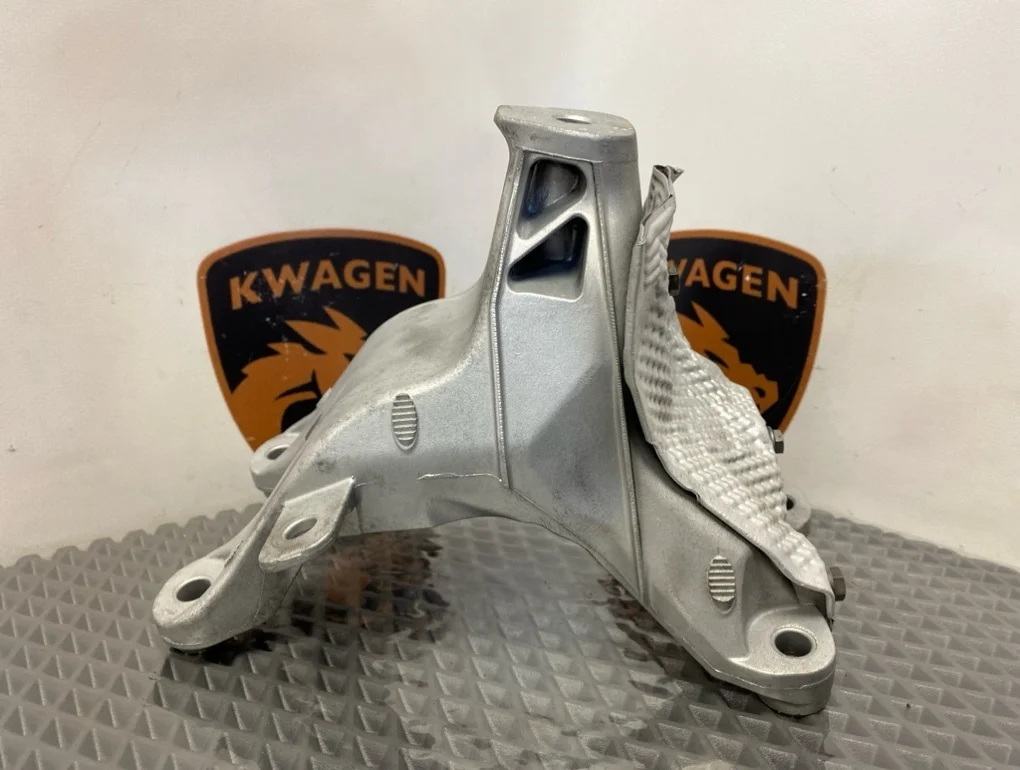 Кронштейн двигателя Audi A4 2013 B8