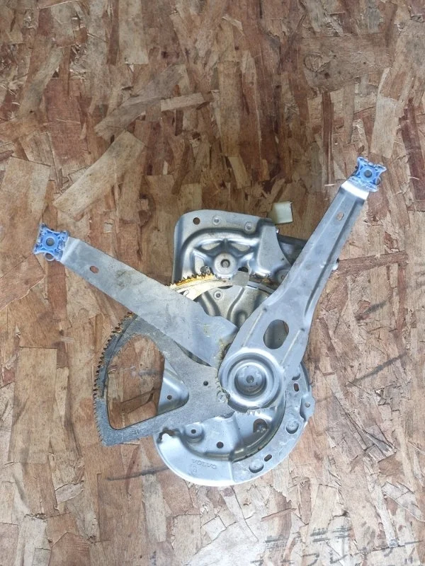 Стеклоподъемник Volvo s80 2003