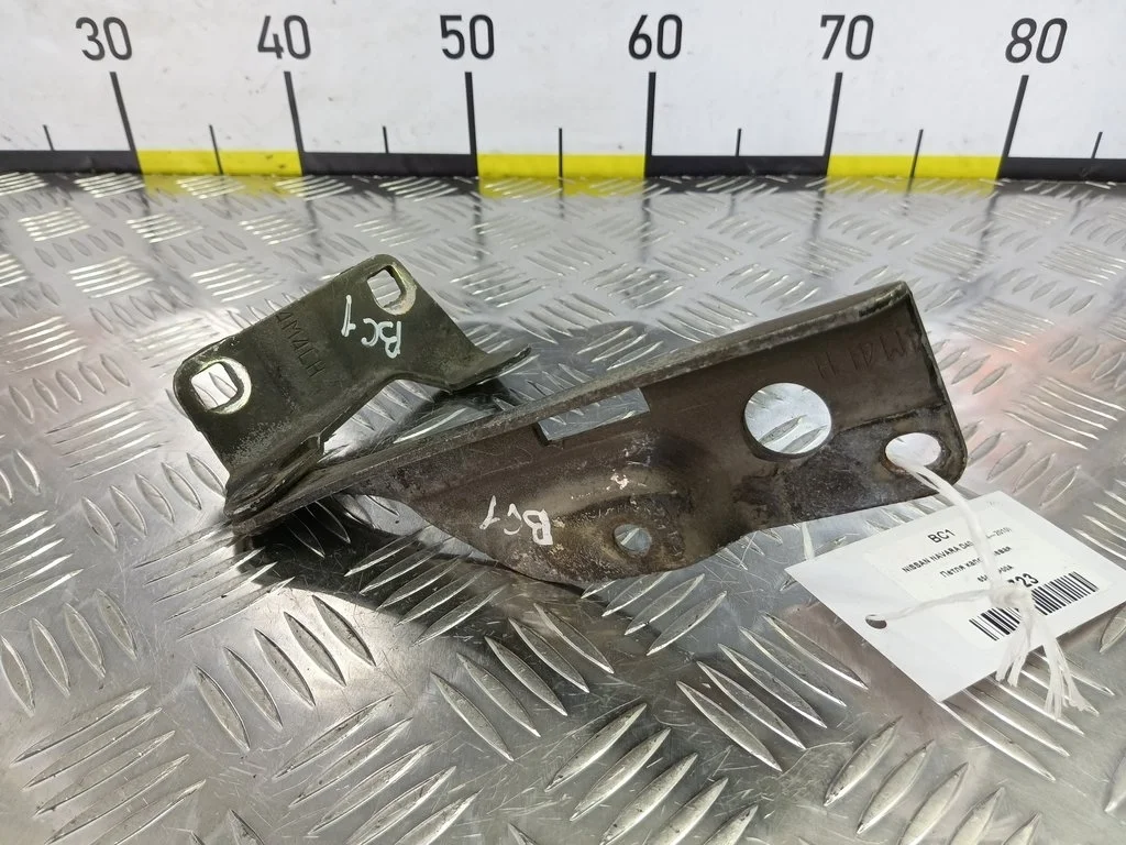 Петля капота левая NISSAN NAVARA D40 (2004—2010)