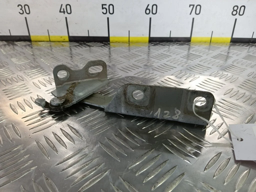 Петля капота правая MITSUBISHI COLT Z30 (2002—201