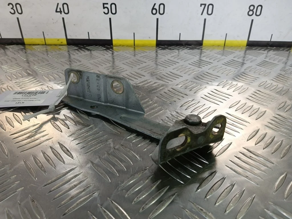 Петля капота правая MITSUBISHI COLT Z30 (2002—201
