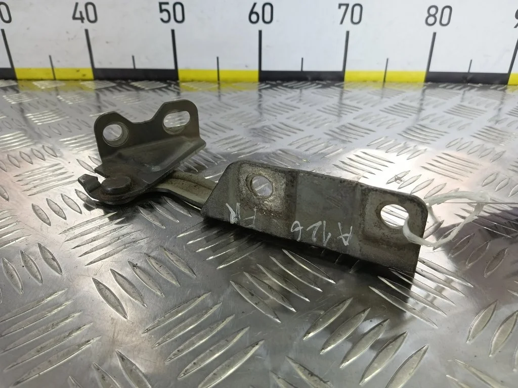 Петля капота правая MITSUBISHI COLT Z30 (2002—201