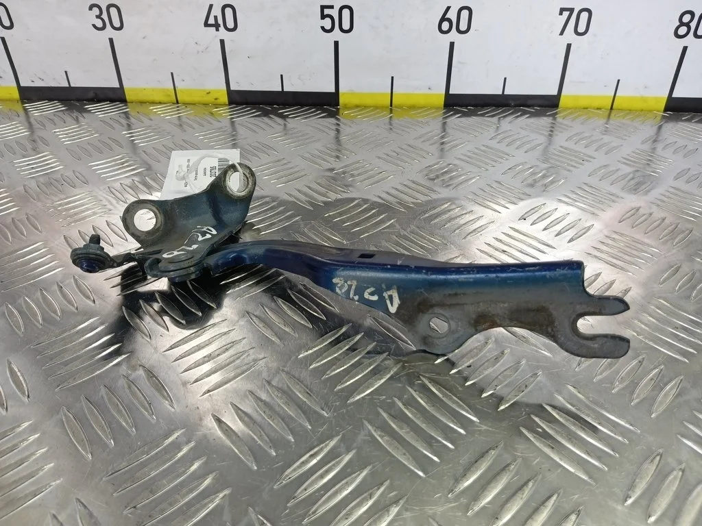 Петля капота левая MAZDA 6 GG рестайлинг (2005—20