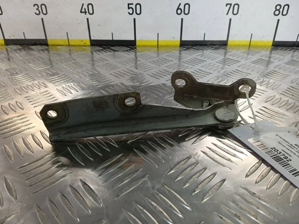 Петля капота левая MITSUBISHI Space Star I рестай