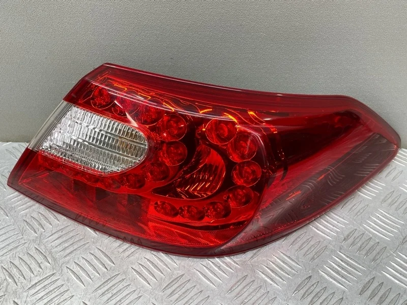 Фонарь Nissan Fuga Y51