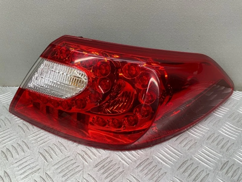 Фонарь Nissan Fuga Y51