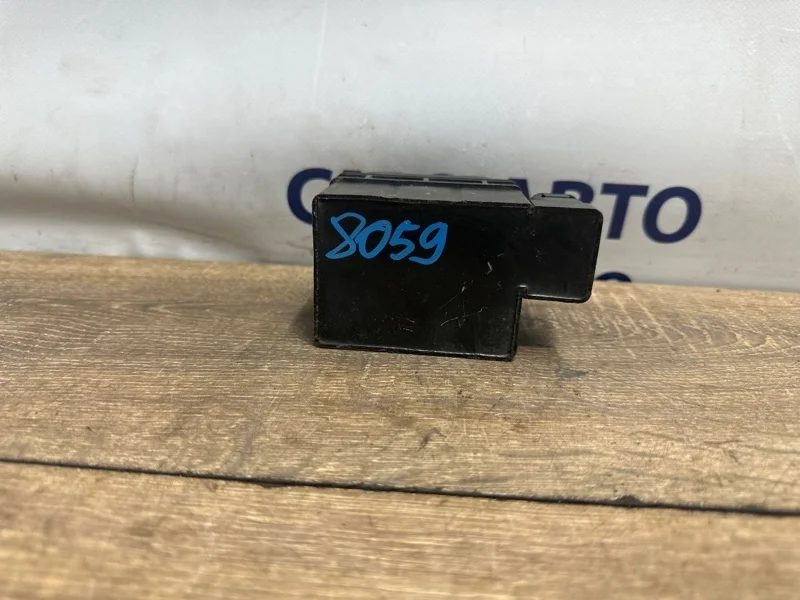 Блок клапанов пневмоподвески Audi A8 4F0616013 D3 4.2 BVJ