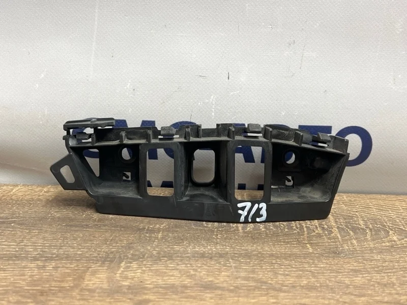 Кронштейн крыла Volkswagen Touareg 7P6807183G NF 3.6, передний левый