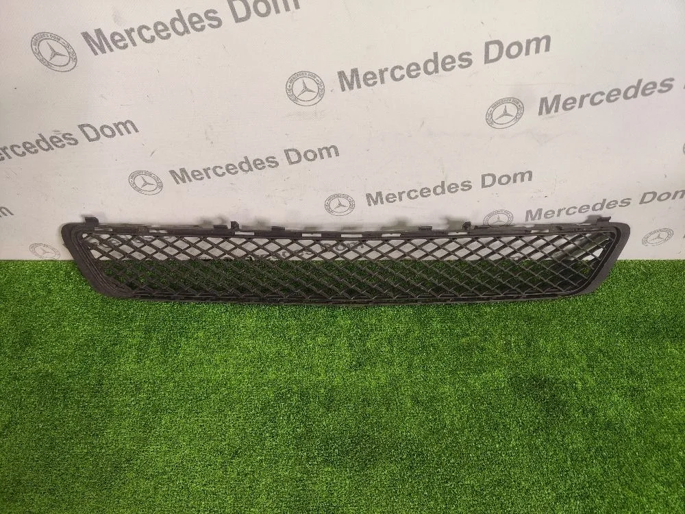 Вставка в передний бампер Mercedes-Benz E-класс W212/S212/C207/A207 (2009—2013)