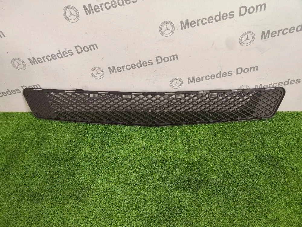 Вставка в передний бампер Mercedes-Benz C-класс W204/S204/С204 рестайлинг (2011—2015)