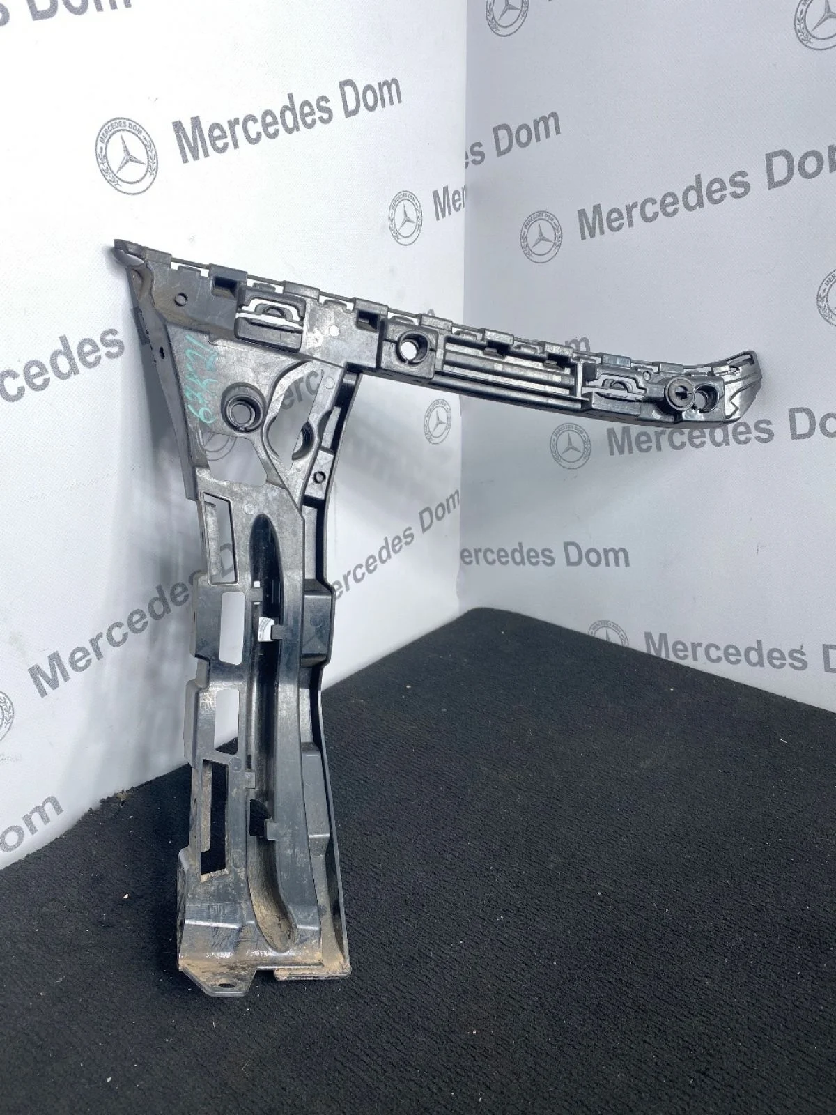 Направляющая заднего бампера правая Mercedes-Benz C-класс W205/S205/C205/A205 (2014—2018)