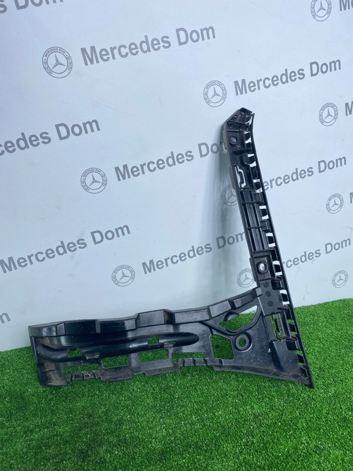 Направляющая заднего бампера правая Mercedes-Benz C-класс W205/S205/C205/A205 (2014—2018)