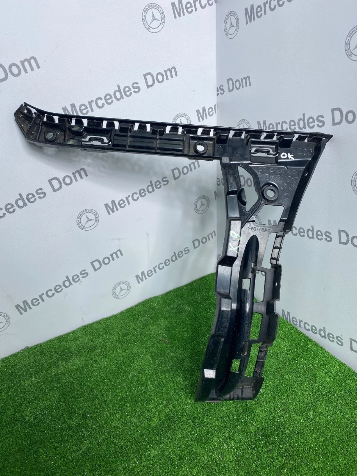 Направляющая заднего бампера правая Mercedes-Benz C-класс W205/S205/C205/A205 (2014—2018)