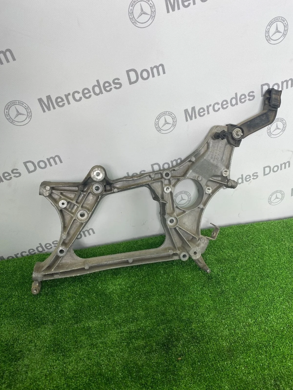 Кронштейн вспомогательных механизмов Mercedes-Benz M-класс W166 (2011—2015)