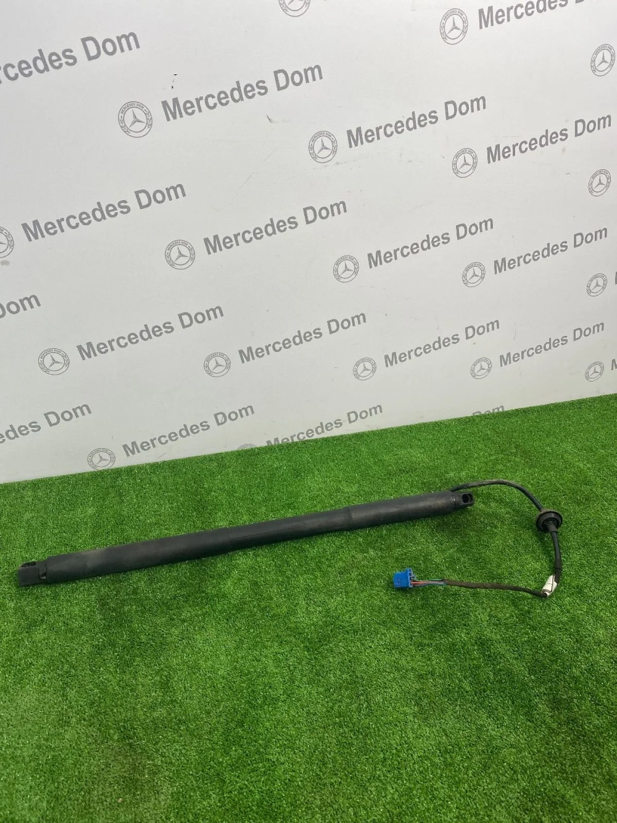 Амортизатор двери багажника Mercedes-Benz GLE-класс W166 (2015—2018)