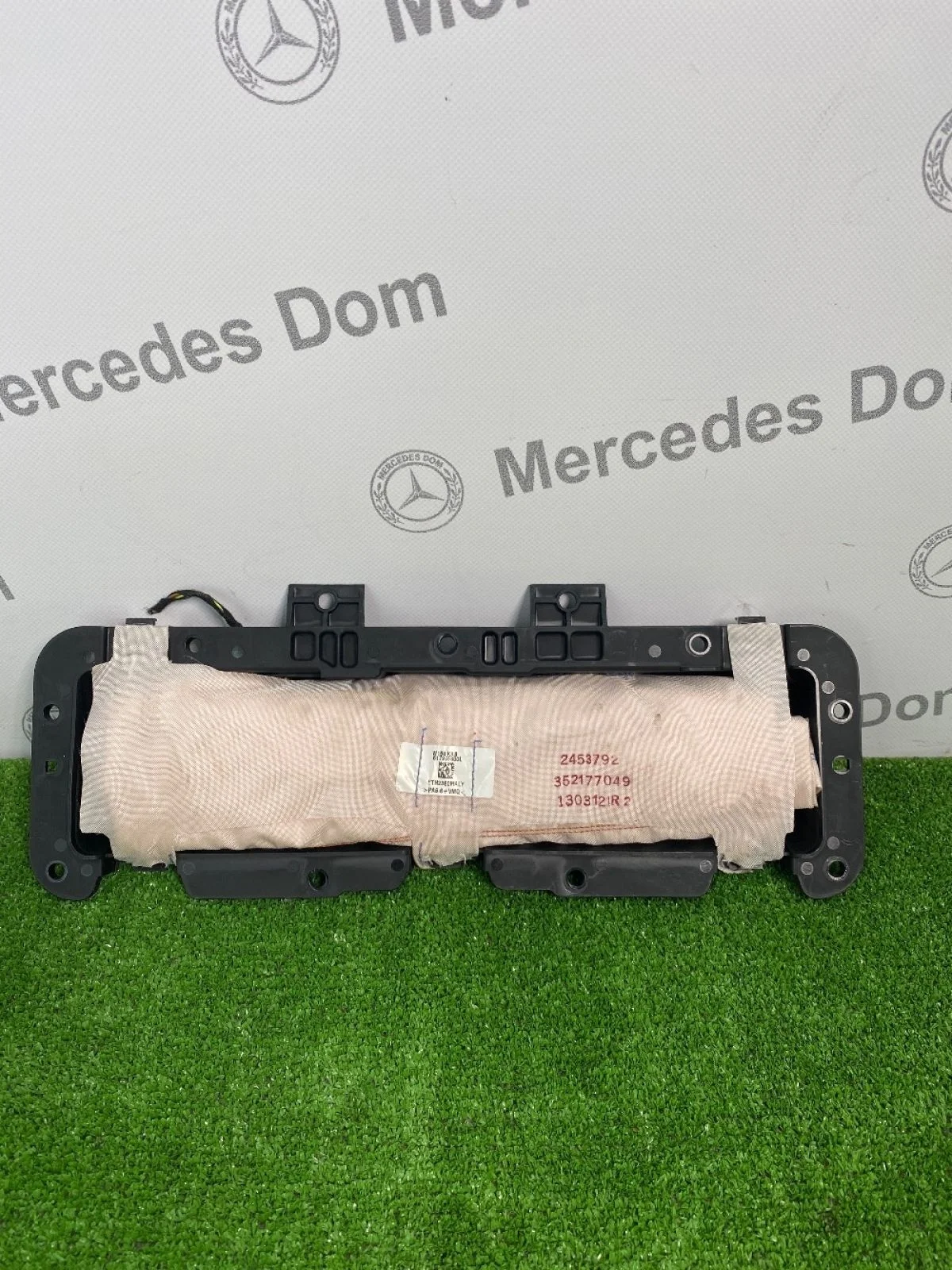 Подушка безопасности нижняя (для колен) Mercedes-Benz M-класс W166 (2011—2015)