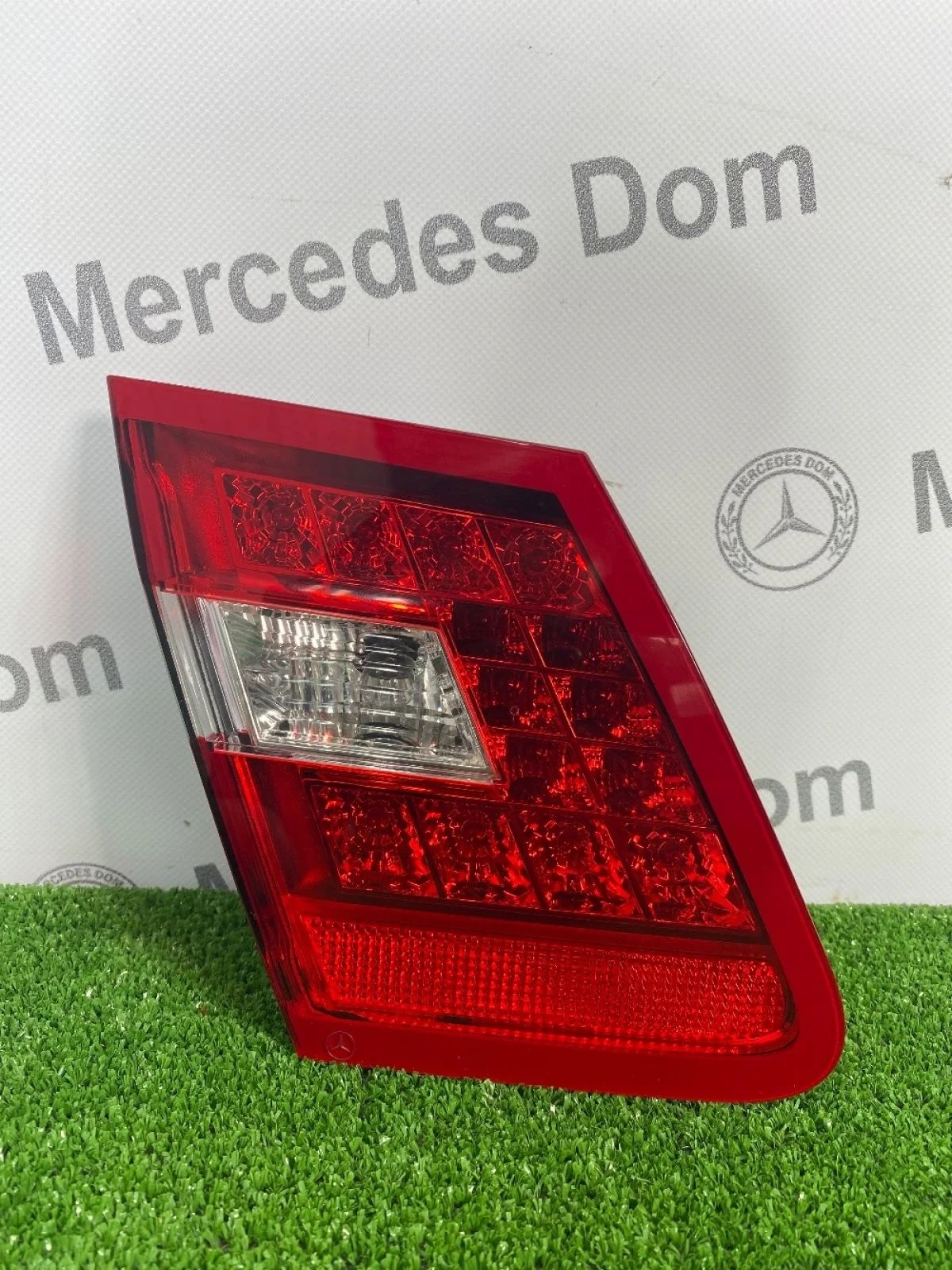 Фонарь задний внутренний левый Mercedes-Benz E-класс W212/S212/C207/A207 (2009—2013)