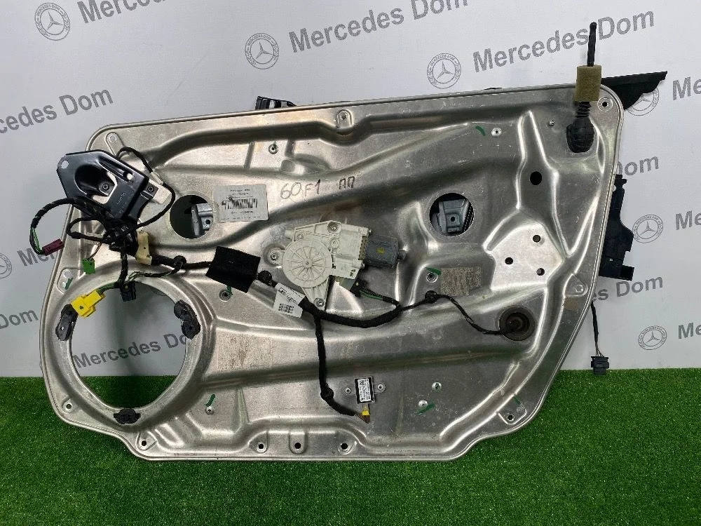 Стеклоподъемник электр. передний правый Mercedes-Benz C-класс W204/S204 (2006—2011)