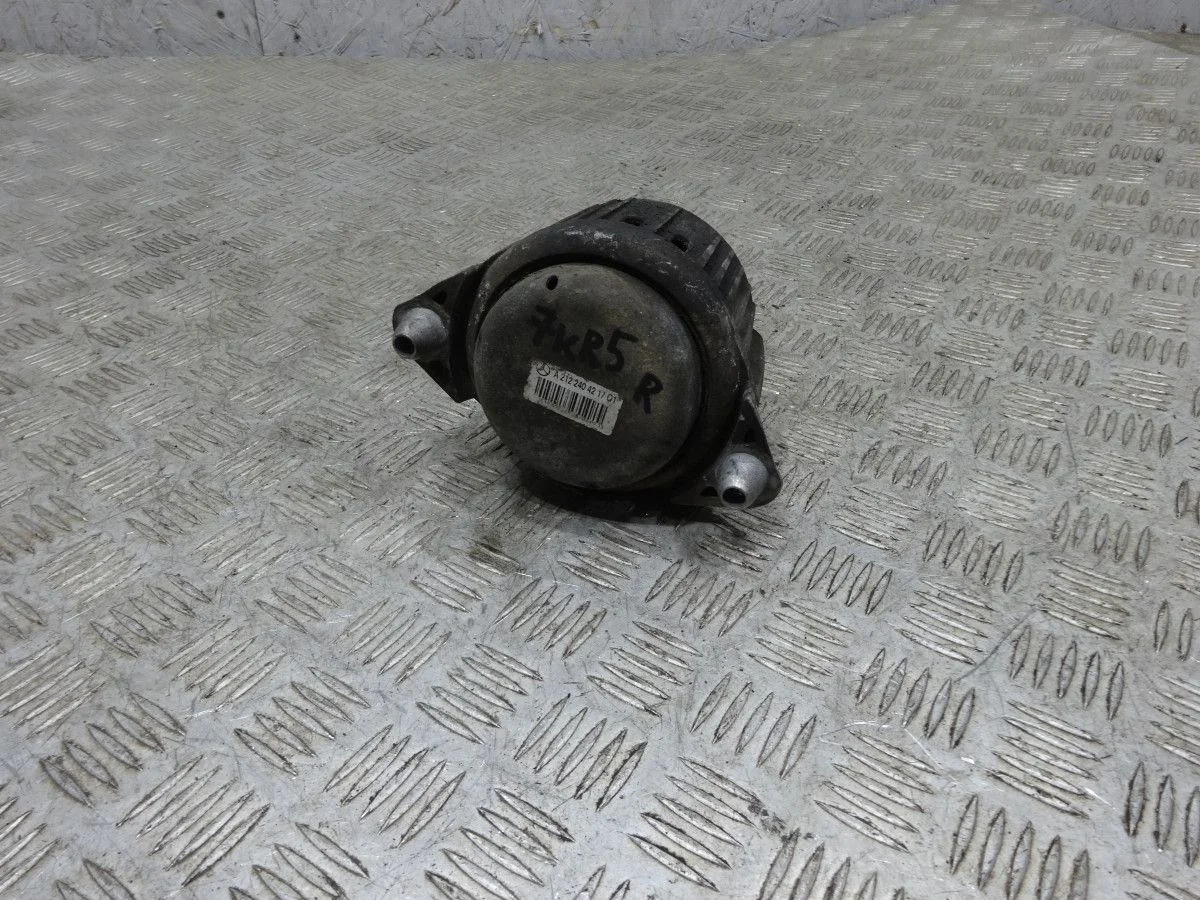 Опора двигателя правая Mercedes-Benz E-класс W212/S212/C207/A207 (2009—2013)