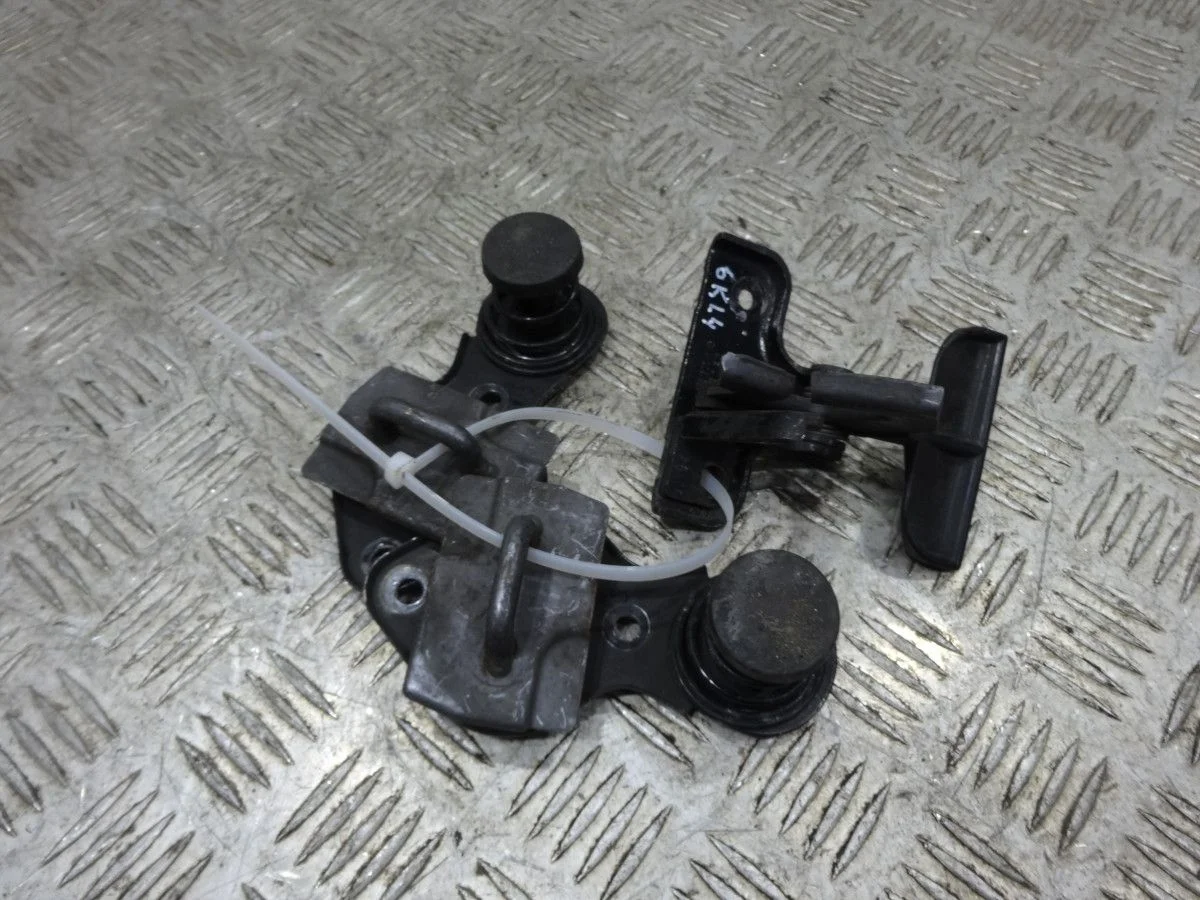 Крючок капота Mercedes-Benz GL-класс X164 (2006—2009)