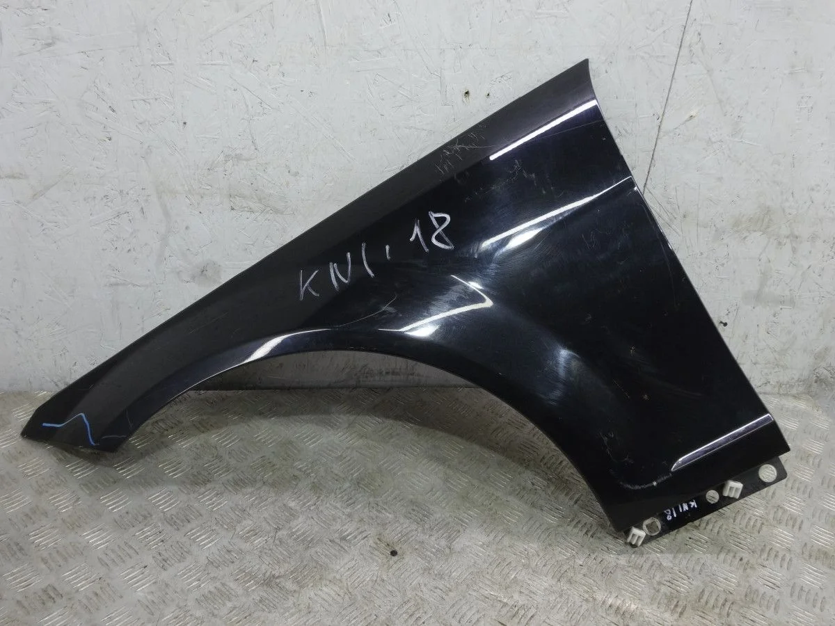 Крыло переднее левое Mercedes-Benz C-класс W204/S204 (2006—2011)