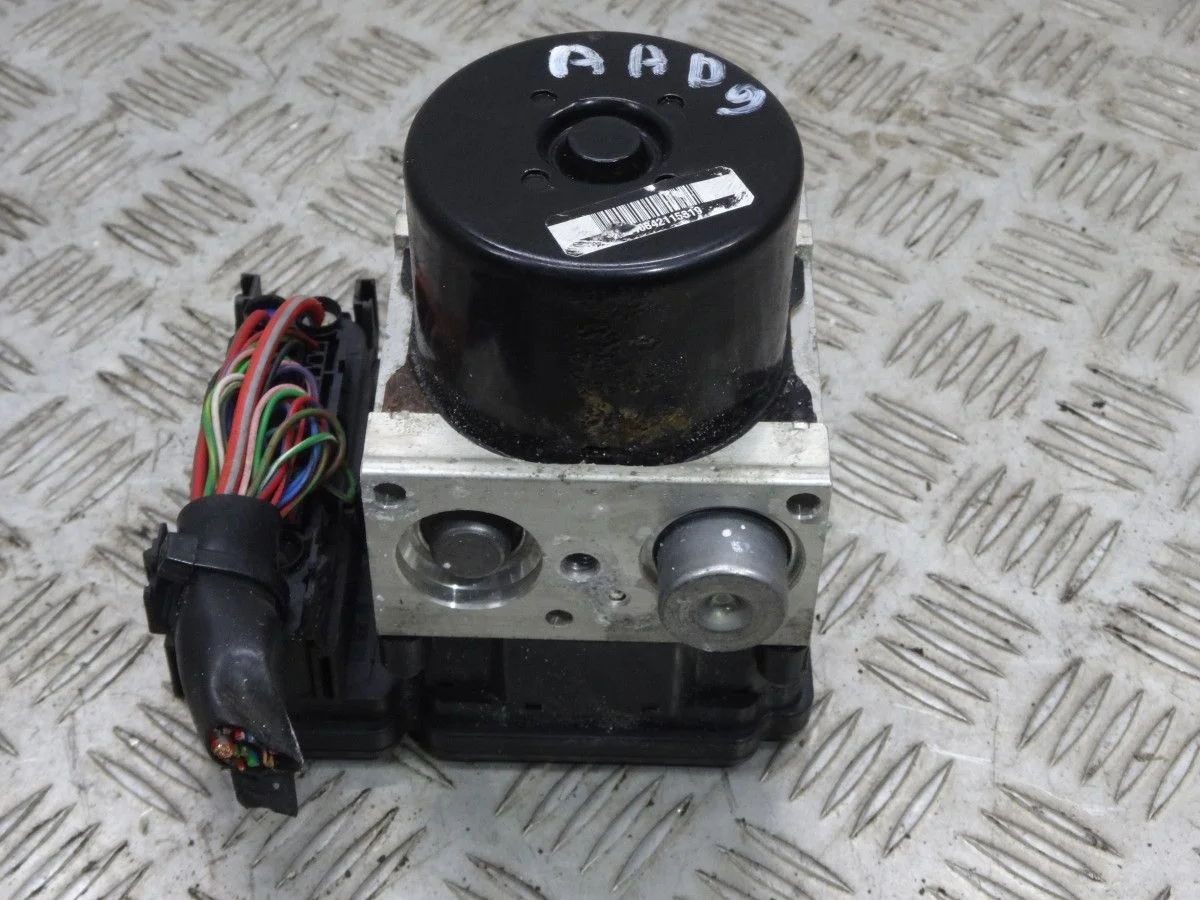 Блок ABS (насос) Mercedes-Benz C-класс W204/S204/С204 рестайлинг (2011—2015)