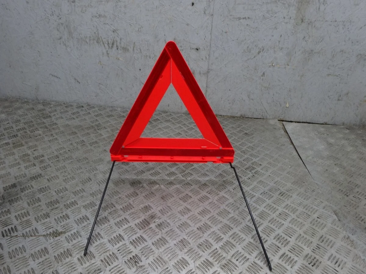 Знак аварийной остановки Mercedes-Benz C-класс W204/S204/С204 рестайлинг (2011—2015)