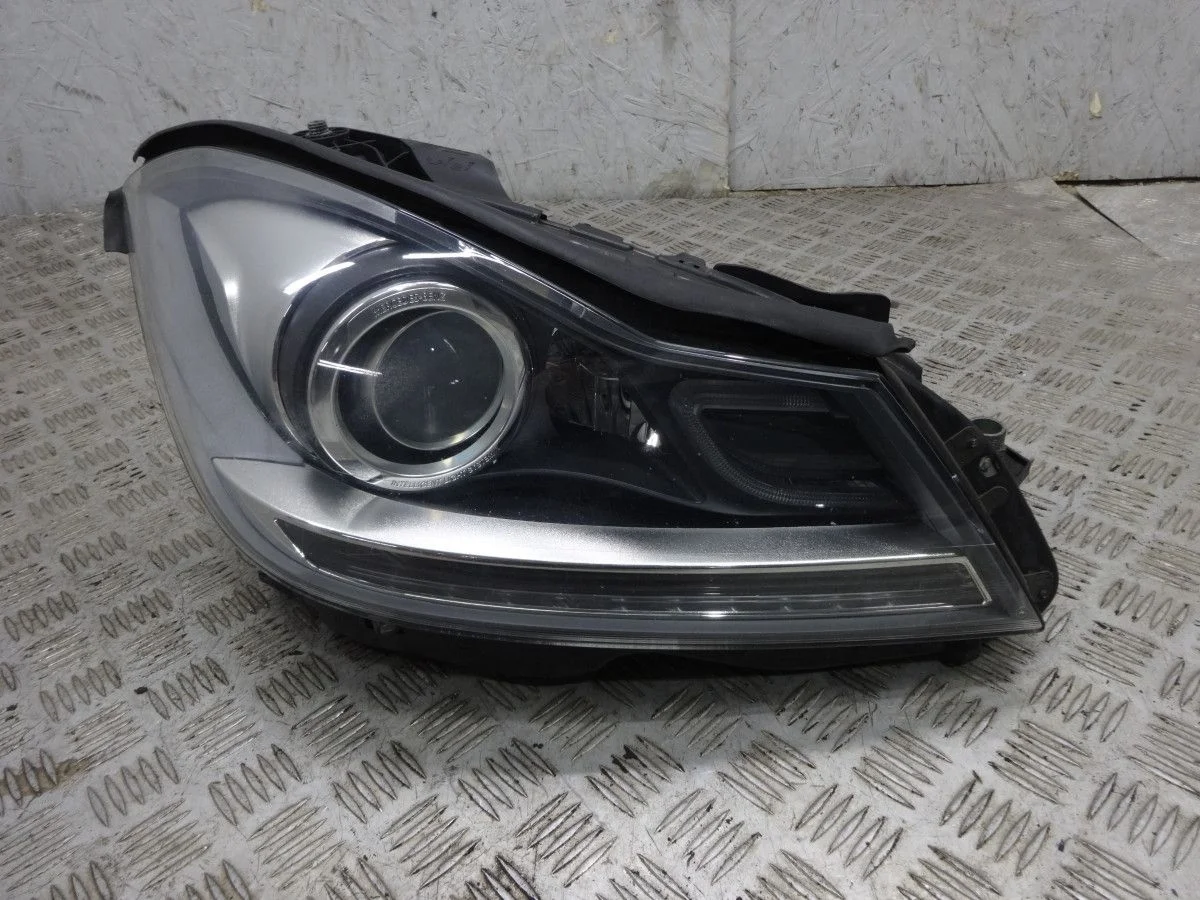 Фара правая Mercedes-Benz C-класс W204/S204/С204 рестайлинг (2011—2015)