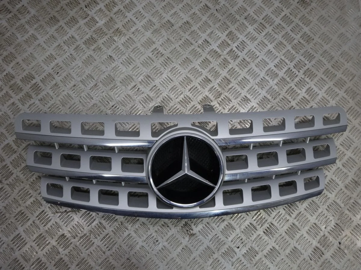 Решетка радиатора Mercedes-Benz M-класс W164 рестайлинг (2008—2011)