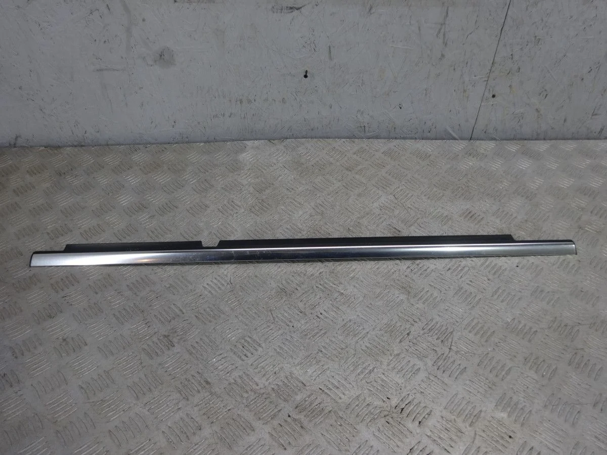 Молдинг стекла Mercedes-Benz GLK-класс X204 рестайлинг (2012—2015)