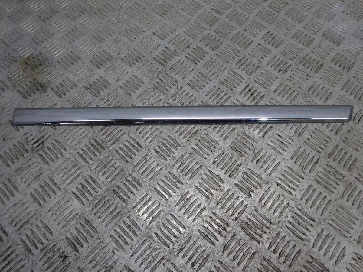 Молдинг задней левой двери Mercedes-Benz GLK-класс X204 рестайлинг (2012—2015)