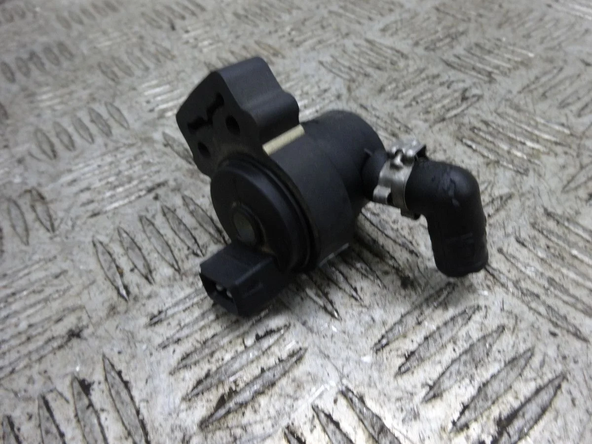 Клапан вентиляции топливного бака Mercedes-Benz GLK-класс X204 рестайлинг (2012—2015)