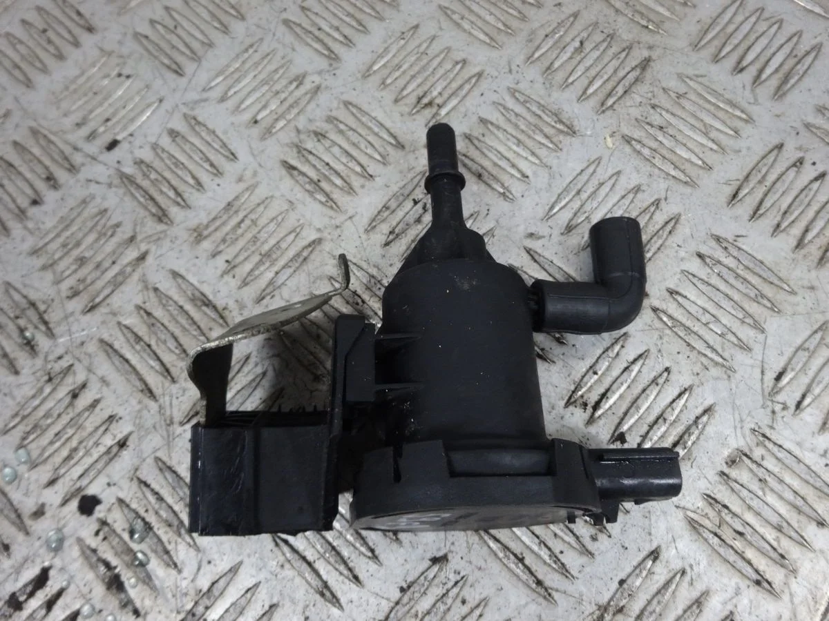 Клапан вентиляции топливного бака Mercedes-Benz CLS-класс C218/X218 (2010—2014)