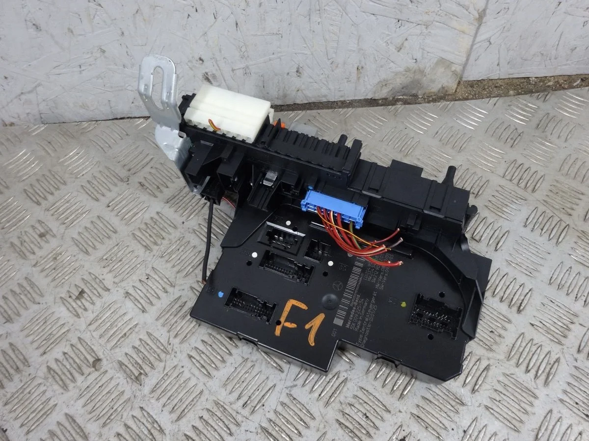 Блок предохранителей Mercedes-Benz C-класс W204/S204 (2006—2011)