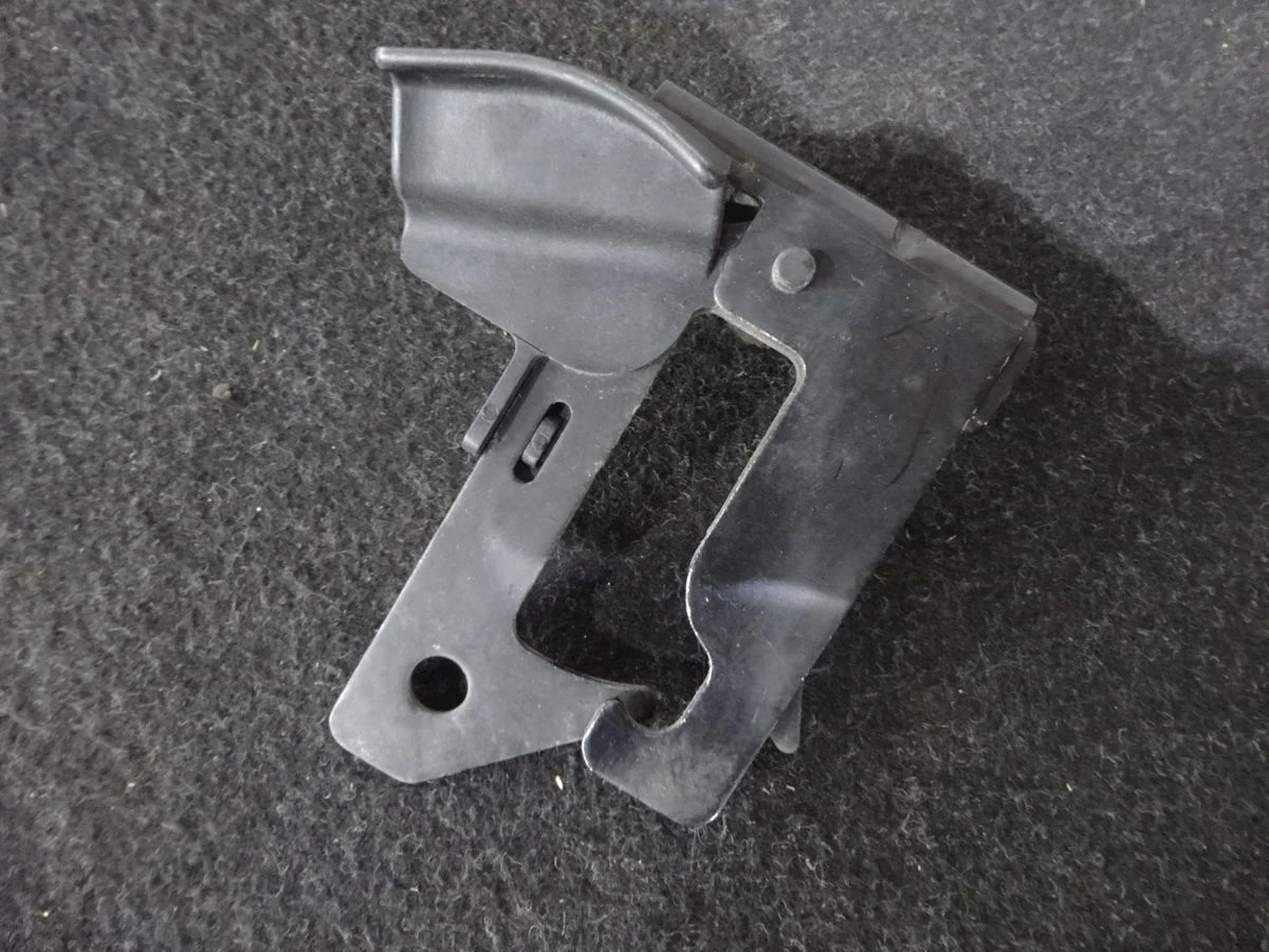 Крючок капота Mercedes-Benz GL-класс X166 (2012—2016)