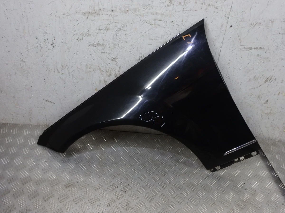 Крыло переднее левое Mercedes-Benz C-класс W204/S204 (2006—2011)