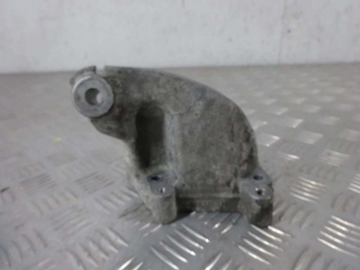 Кронштейн двигателя правый Mercedes-Benz M-класс W164 (2005—2008)